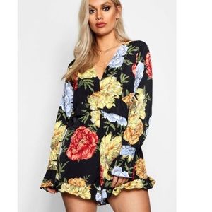 Boohoo Shelly Ruffle Hem Floral Print Romper ✨